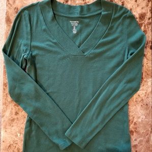 Gap vneck long sleeve tee